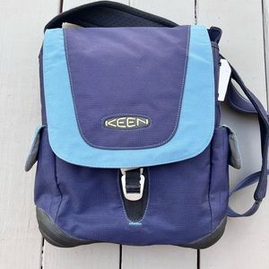 Keen Hybrid transport messenger crossbody bag